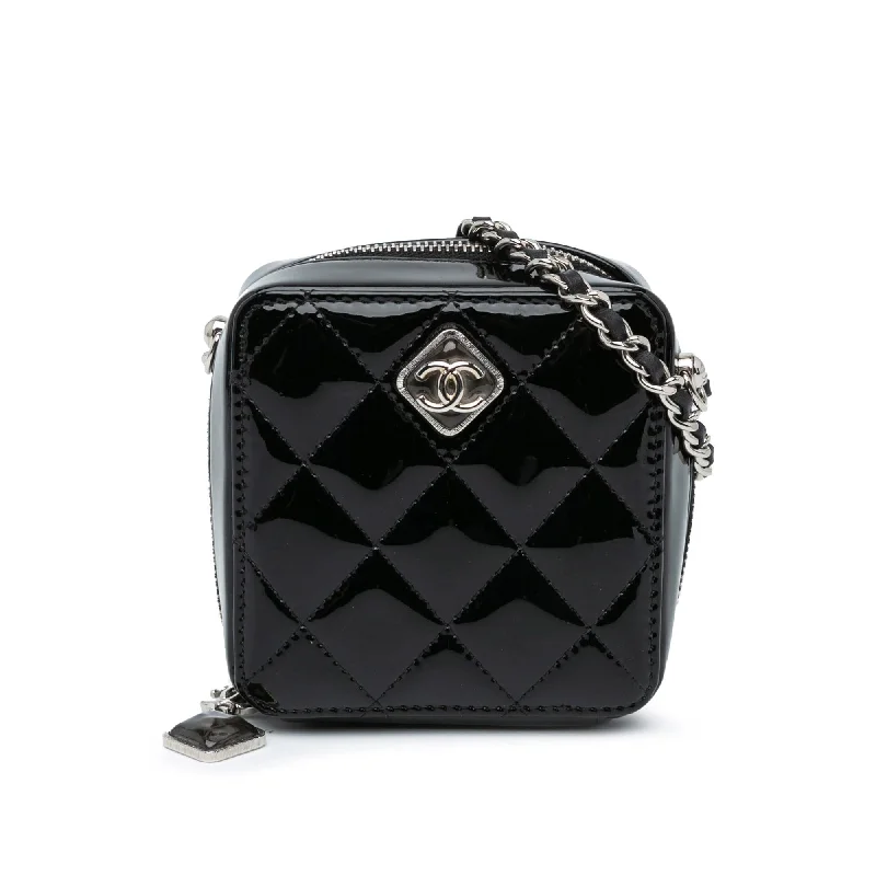 Chanel CC Quilted Patent Clutch With Chain (SHG-s2IpIR)