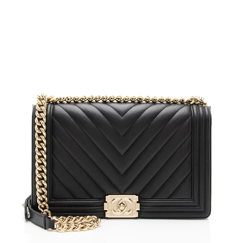 Chanel Chevron Lambskin New Medium Boy Bag (SHF-KOMM25)