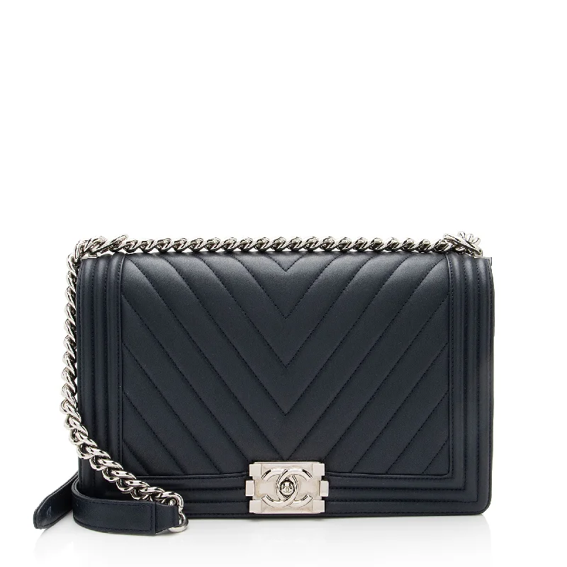 Chanel Chevron Lambskin New Medium Boy Bag (SHF-SYvI5N)