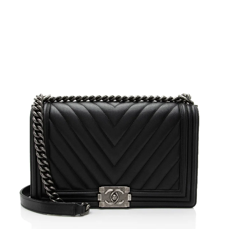 Chanel Chevron Lambskin New Medium Boy Bag (SHF-UdQJ6A)