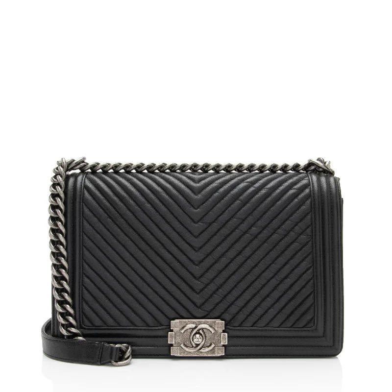 Chanel Chevron Wrinkled Lambskin New Medium Boy Bag (SHF-rjzaUj)