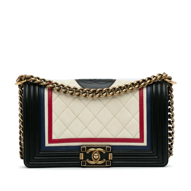 Chanel Crest-Embellished Medium Boy Bag (SHG-0OF1ya)