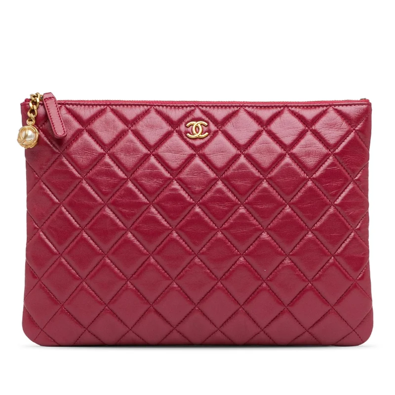 Chanel Medium Quilted Lambskin O Case Clutch (SHG-wDy0Mj)