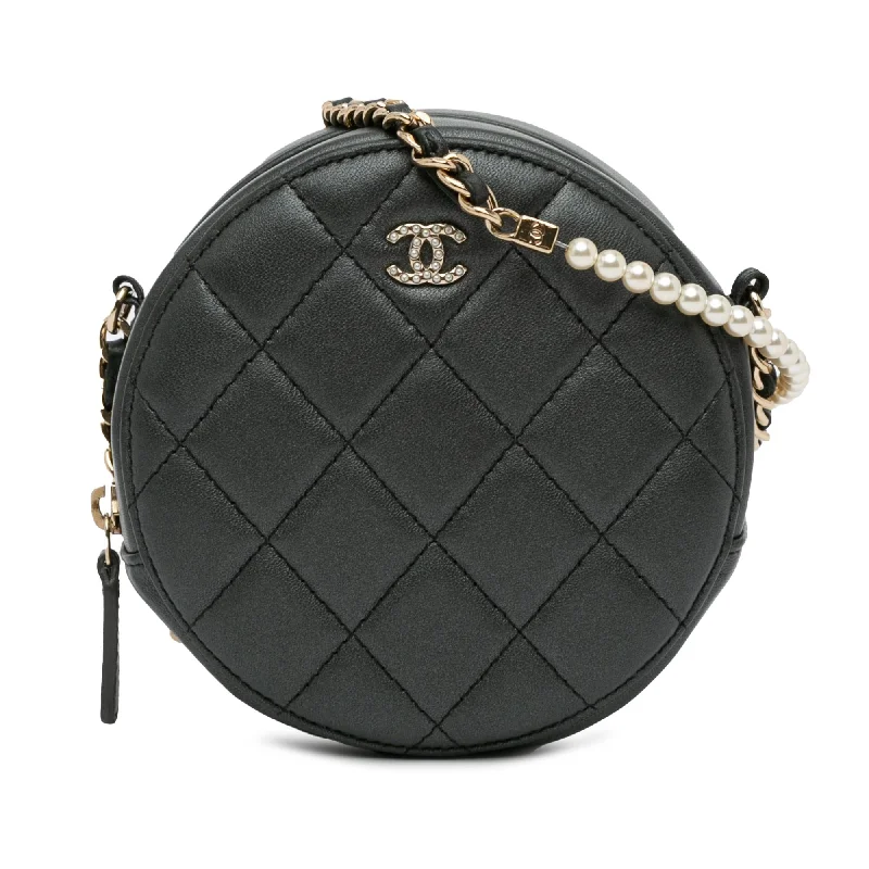 Chanel Quilted Lambskin Round Pearl Clutch with Chain (SHG-UUBB1G)