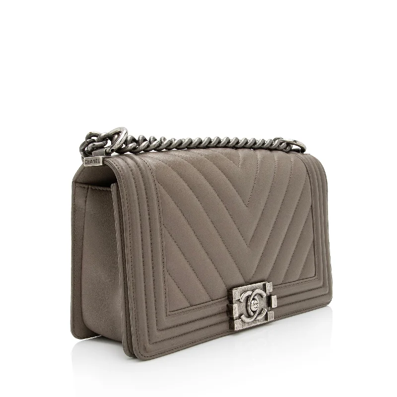 Chanel Chevron Calfskin Medium Boy Bag (kVlJep)