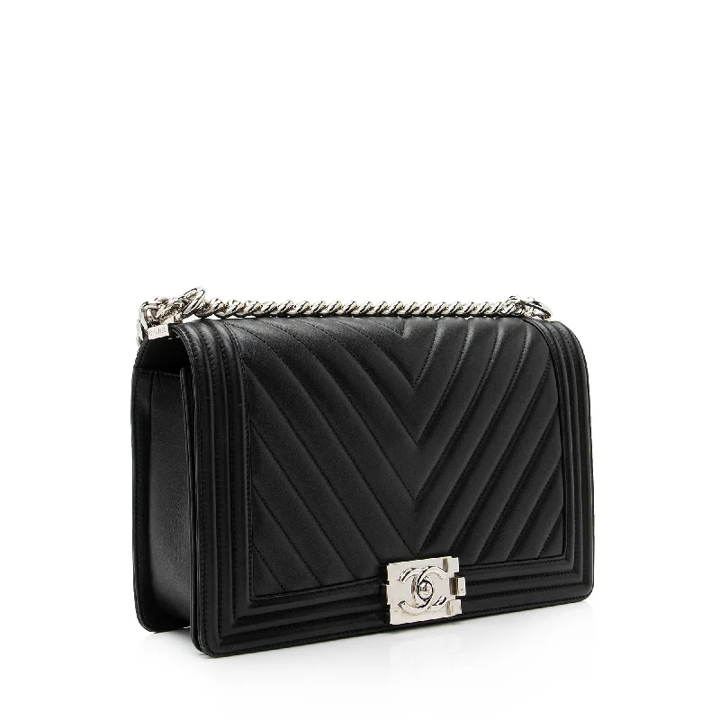 Chanel Chevron Lambskin New Medium Boy Bag (23076)