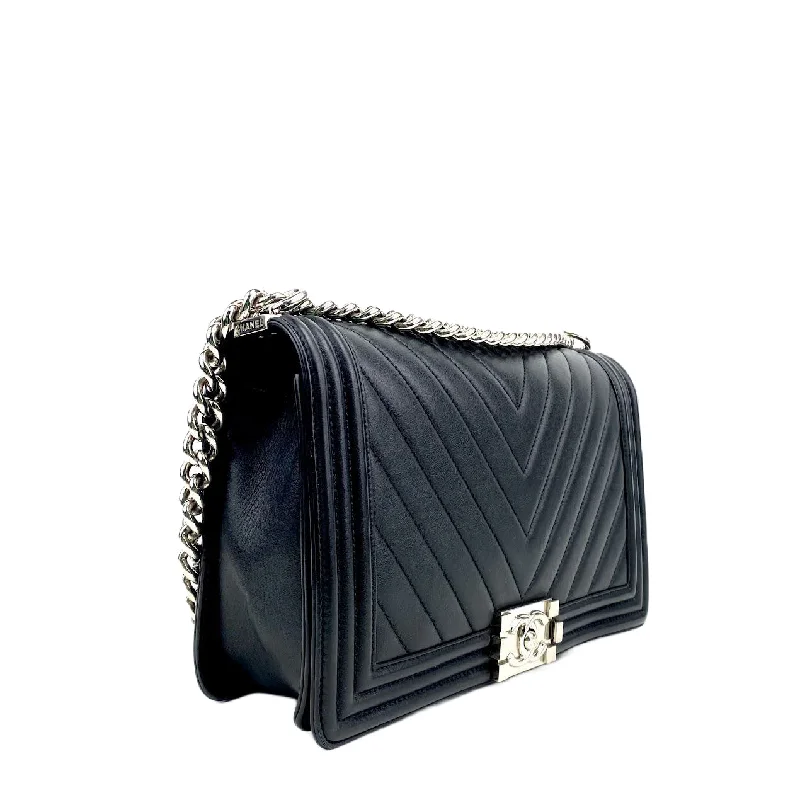 CHANEL Chevron Boy Bag Medium Black