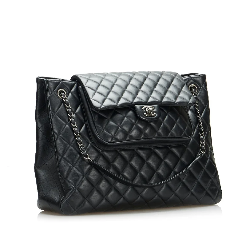 Chanel Paris-Edinburgh Flap Shoulder Bag (vjs7uw)