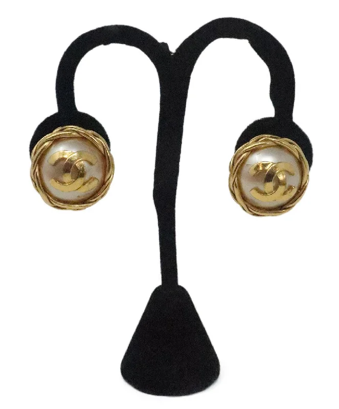 Chanel Spring 1995 Gold & Pearl Earrings