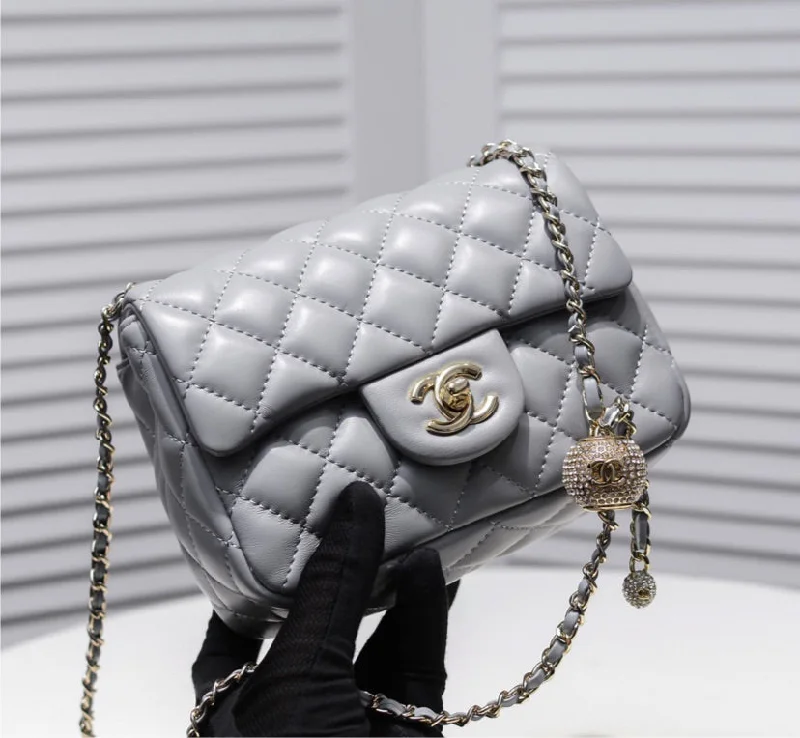 Chanel woman crossbody/shoulder handbag