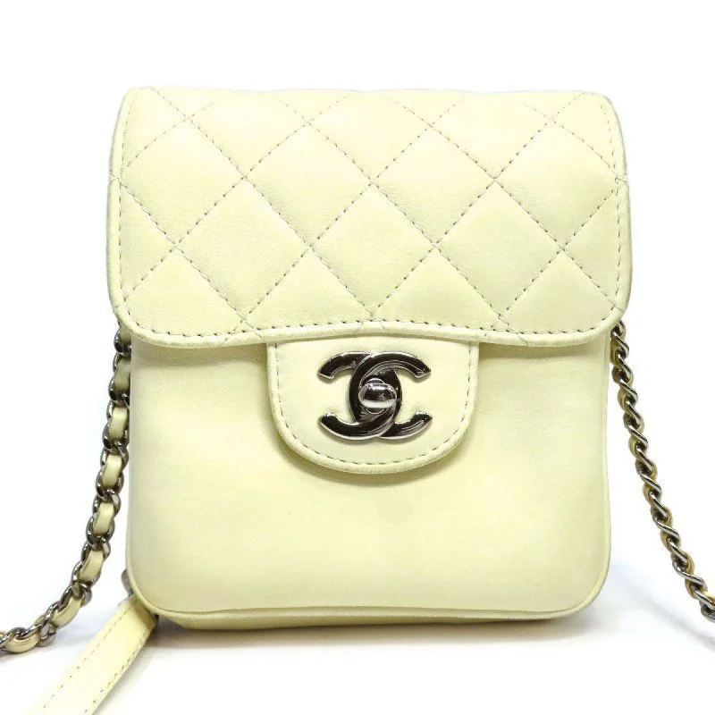 CHANEL matelasse turn lock chain shoulder bag pouch wallet white 16 series