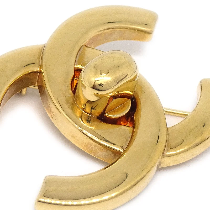 CHANEL 1996 Turnlock CC Brooch 63432